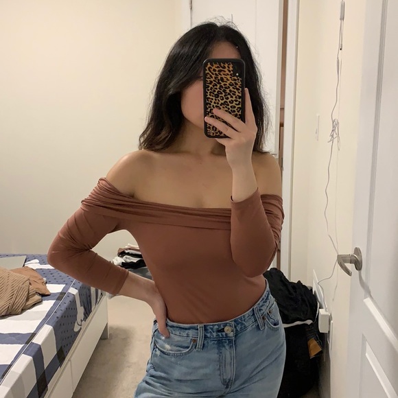 Guess Off the Shoulder Pink Top - Picture 2 of 2